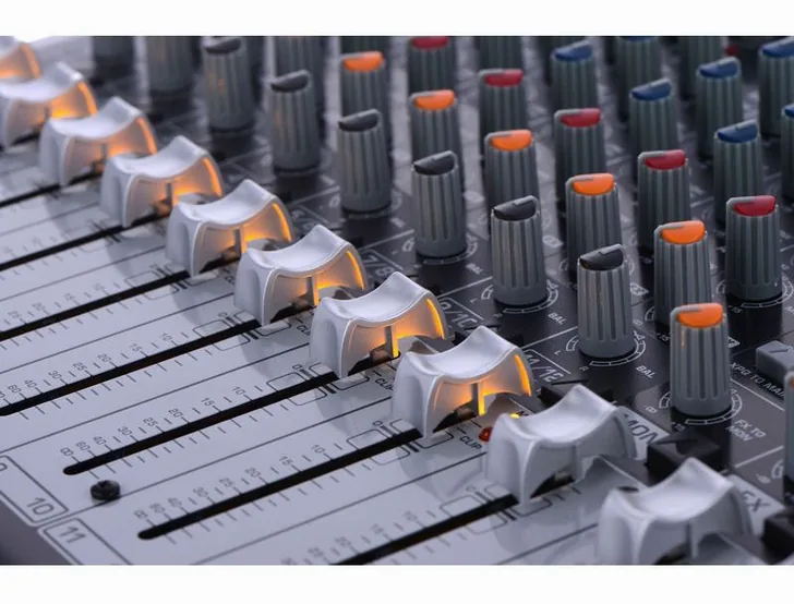 Behringer Xenyx QX1222USB, vista 4