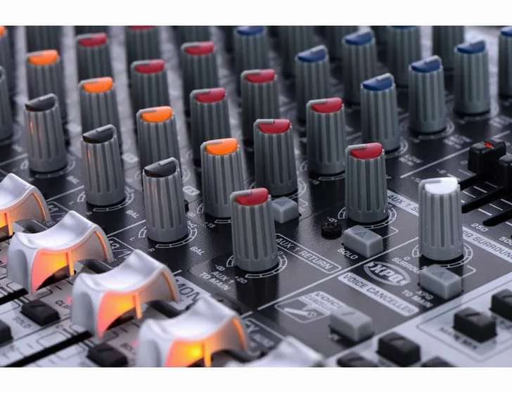 Behringer Xenyx QX1832USB, vista 4
