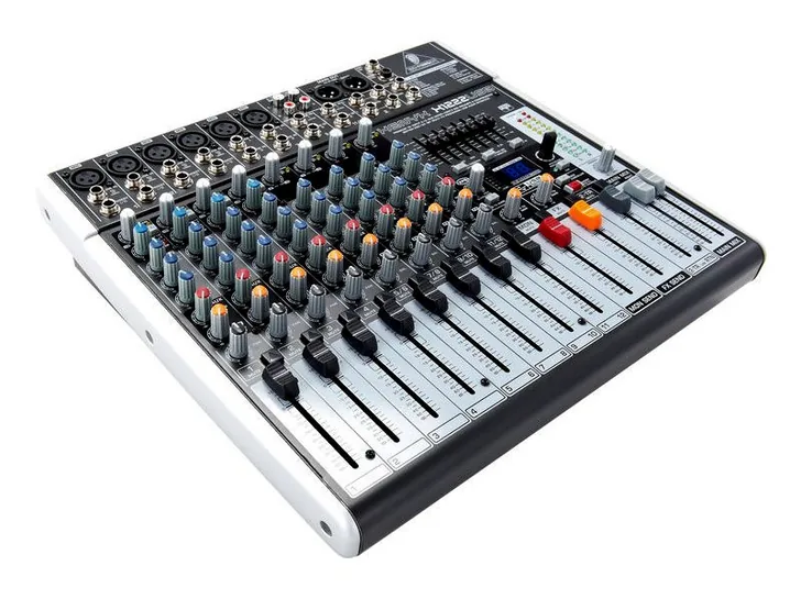Behringer Xenyx X1222USB, vista 4