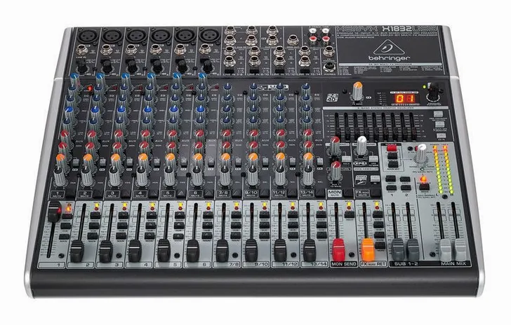 Behringer Xenyx X1832USB, vista 2