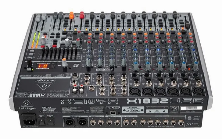 Behringer Xenyx X1832USB, vista 4