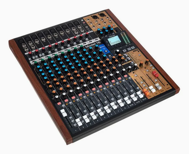 Tascam Model 16, vista 3
