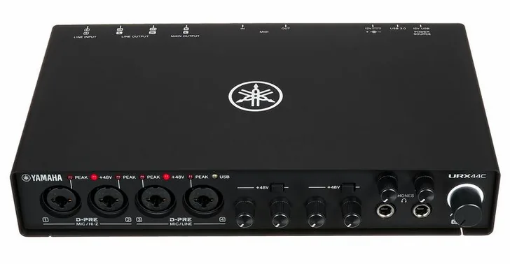 Yamaha URX44C, vista 2